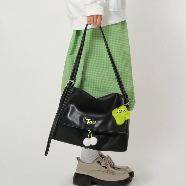 Large Capacity PU Leather Tote Bag with Doll Pendant – Women's Shoulder Bag