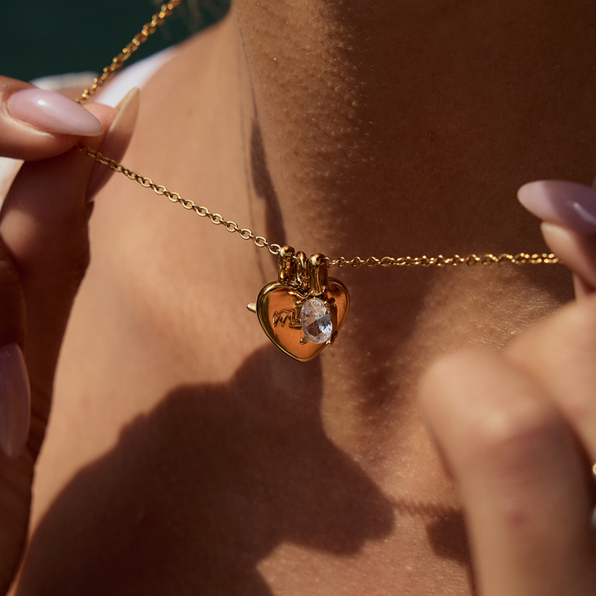Exquisite MOM Heart Pendant Necklace 18K Gold-plated Stainless Steel with Zircon for Women 6