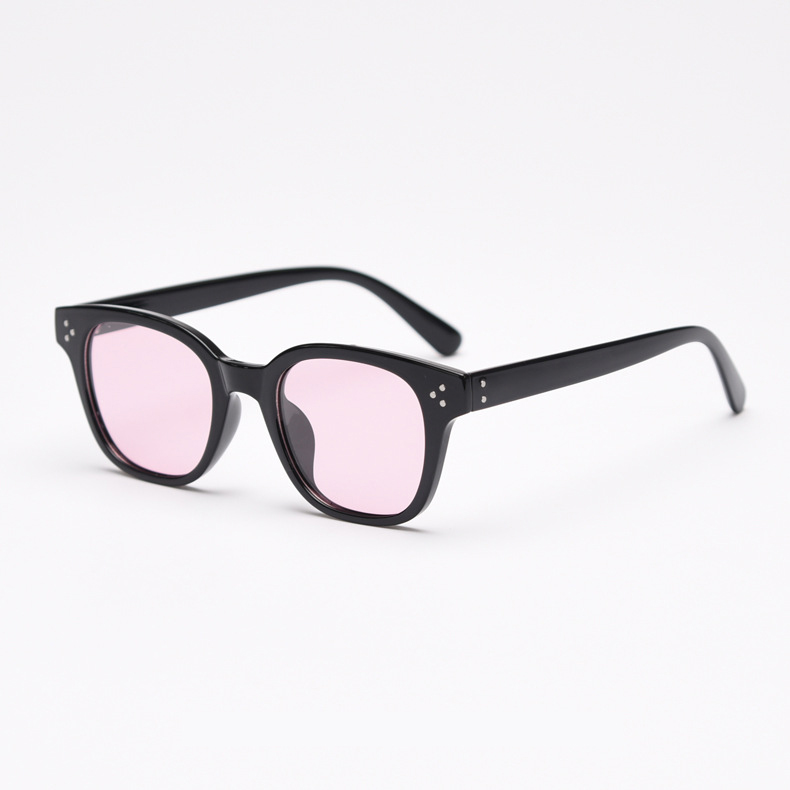 Cat Eye Polarized Sunglasses for Women – Trendy Black Square Frames with Rivet Detail 2