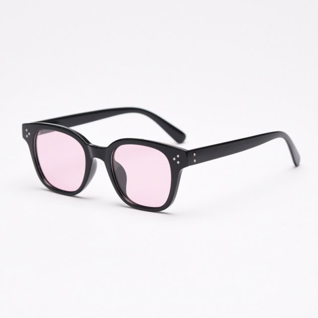 Cat Eye Polarized Sunglasses for Women – Trendy Black Square Frames with Rivet Detail