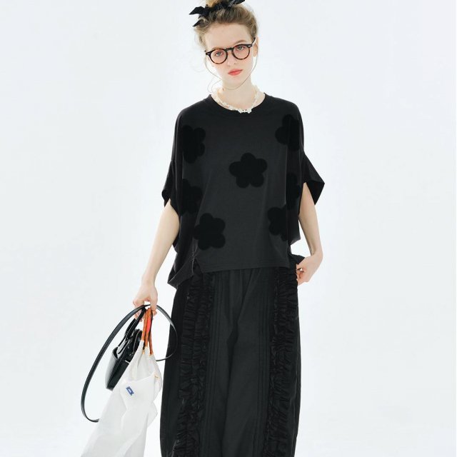 Artistic Polka Dot Summer Tee with Applique Design and Drop Sleeves